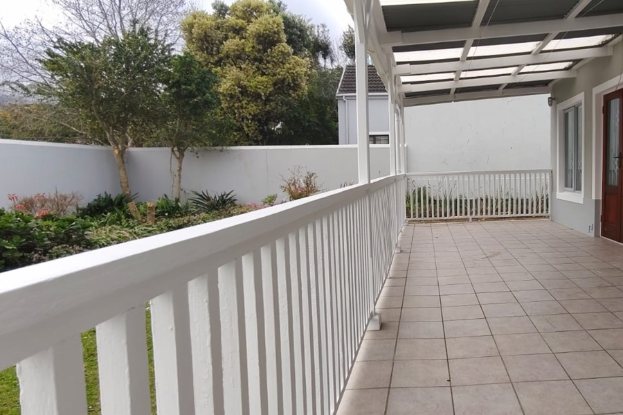 To Let 4 Bedroom Property for Rent in Heather Park Western Cape